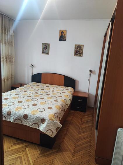 Apartament cu 3 camere decomandat în Nufărul