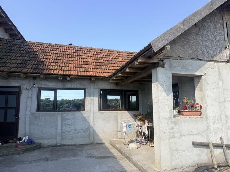 Casă cu 4 camere în Casicea