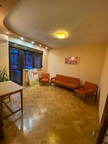 Apartament cu 4 camere semidecomandat în Domenii