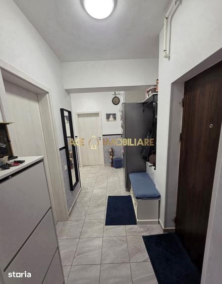 Apartament cu 3 camere în Apărătorii Patriei