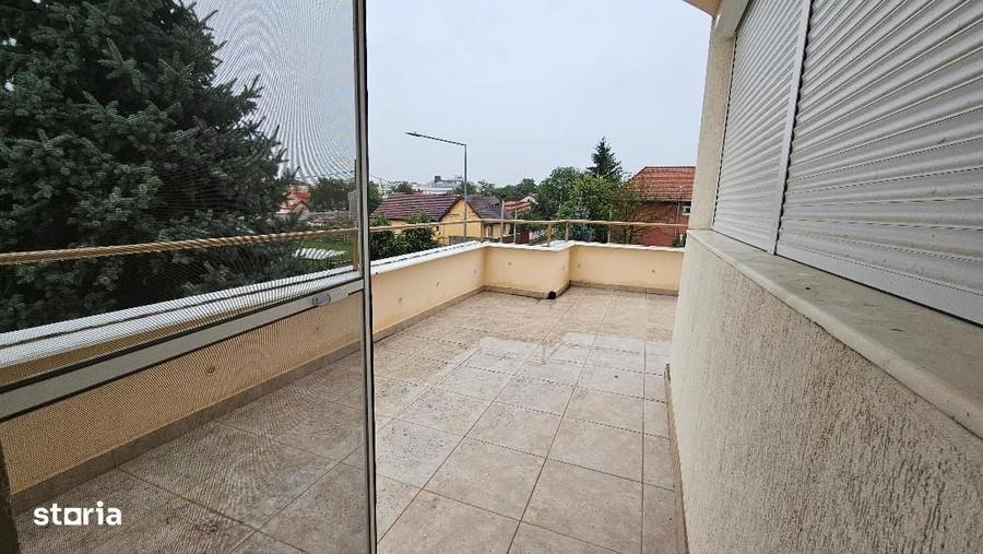 Casă cu 4 camere în Cetate