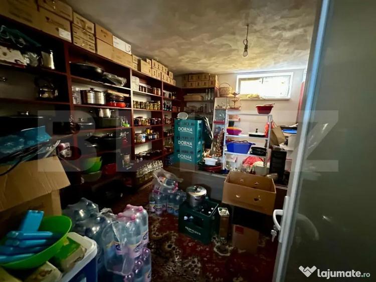 Casă cu 8 camere cu Teren 1000 Mp în Bărăbanț