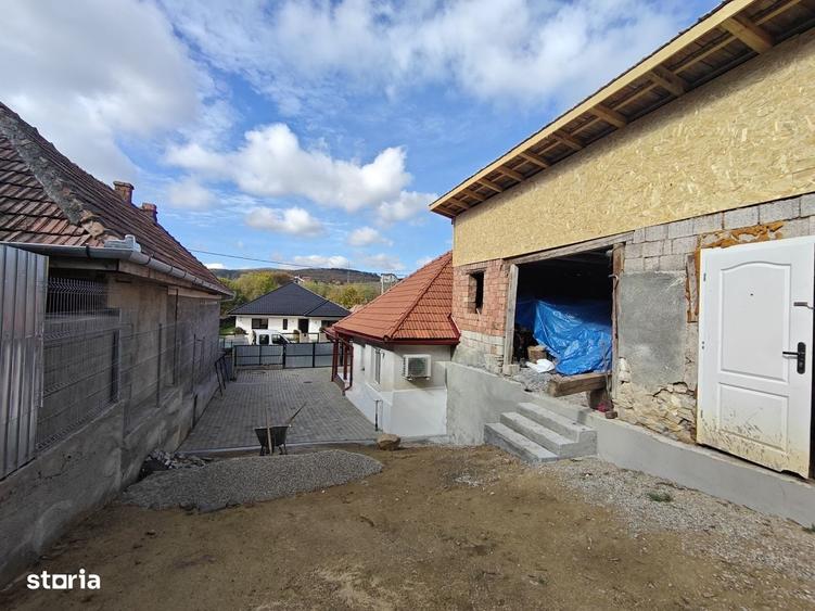 Casă cu 2 camere cu Teren 1000 Mp în Băișoara