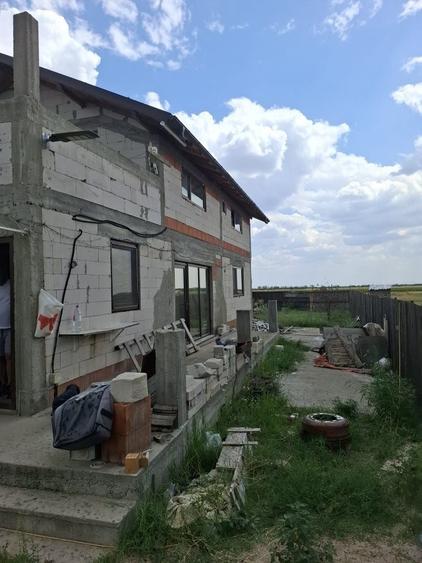 Casă cu 3 camere în Bradu