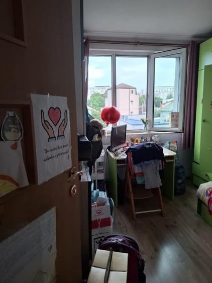 Apartament cu 3 camere decomandat în Dristor