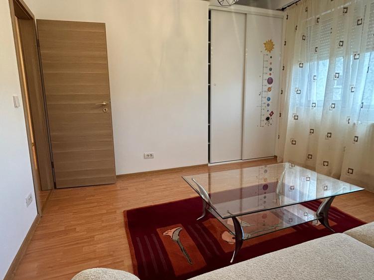 Apartament cu 3 camere în Torontalului