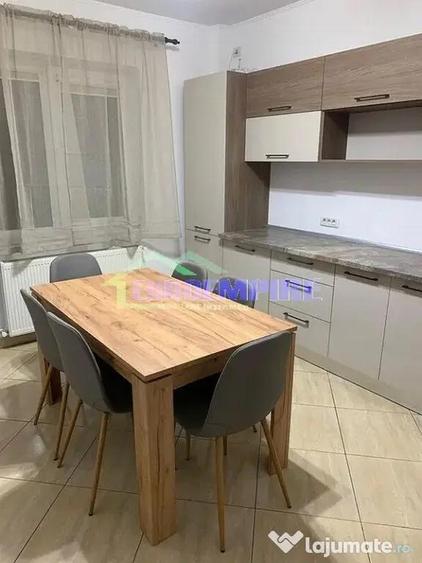Casă cu 5 camere cu Teren 150 Mp în Lazu