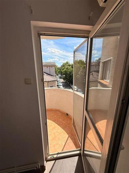 Apartament 2 camere, etajul 2/3, zona Dacia - 10