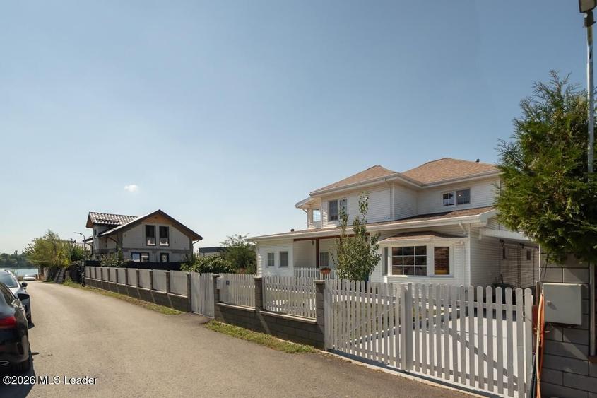 Casă individuală cu 7 camere cu Canalizare în Central