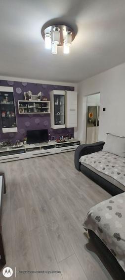Apartament cu 3 camere semidecomandat, mobilat în Tomis Nord