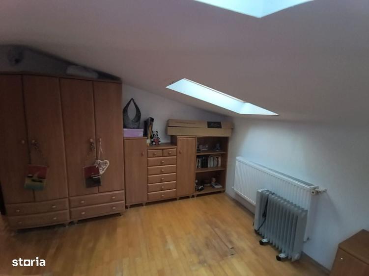 Apartament cu 4 camere în Roșu
