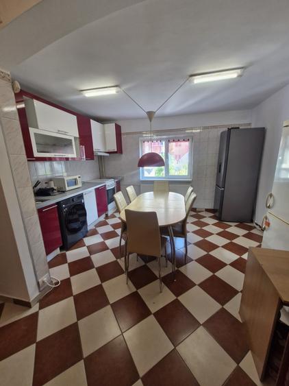 Apartament cu 4 camere decomandat în Timpuri Noi