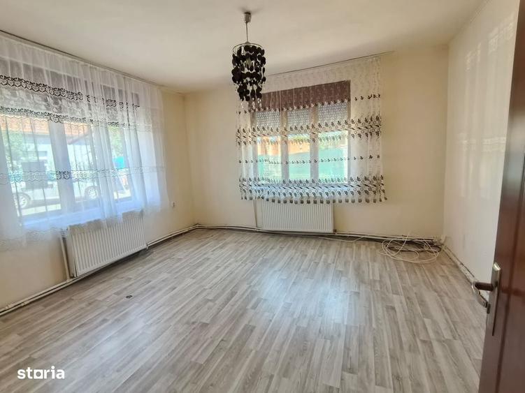Casă cu 4 camere în Ghiroda