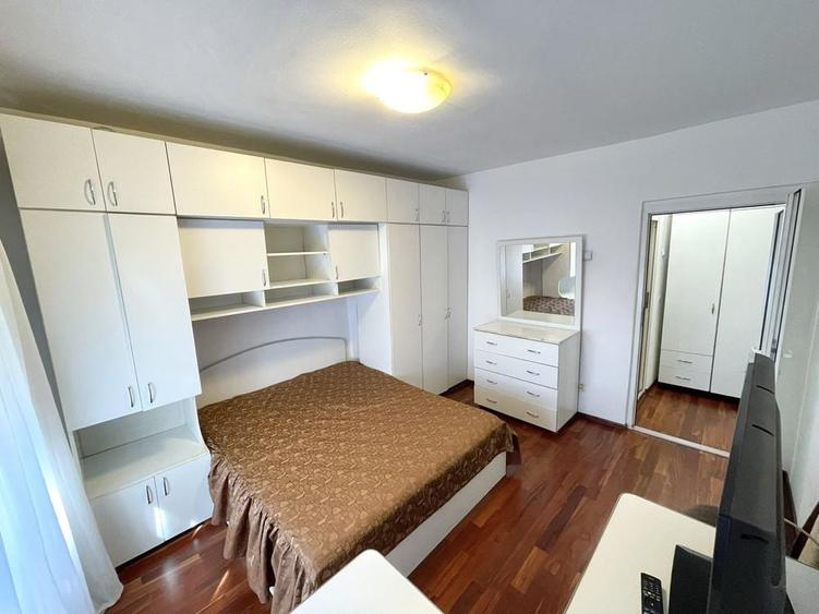Apartament cu 3 camere decomandat în Complex Studențesc
