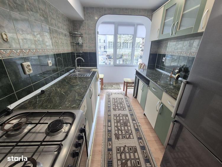 Apartament cu 3 camere semidecomandat în Central