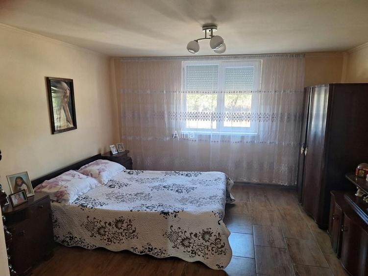 Casa spatioasa de vanzare in Somosches (comuna Cermei) Ideala pentru doua familii sau investitie!