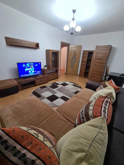 Apartament cu 3 camere decomandat în Tineretului