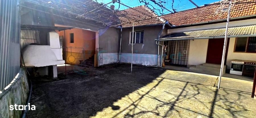 Casă cu 3 camere cu Teren 4319 Mp în Pomezeu