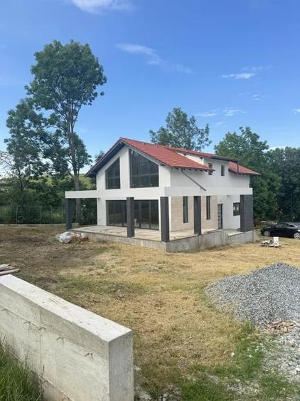 Casă individuală cu 5 camere cu Canalizare în Sălicea