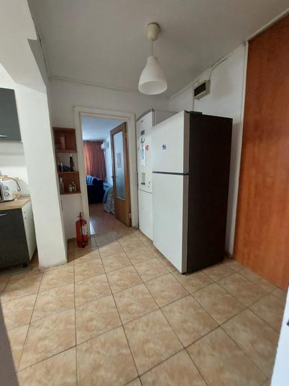 Apartament cu 4 camere decomandat în Rahova