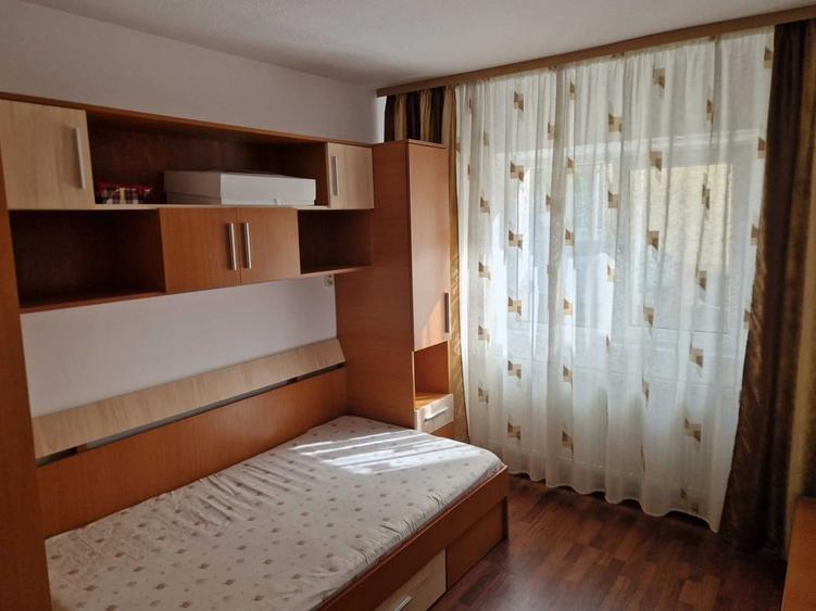 Apartament cu 4 camere decomandat în Central