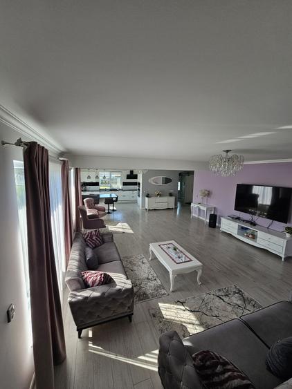 Casă cu 3 camere în Viișoara