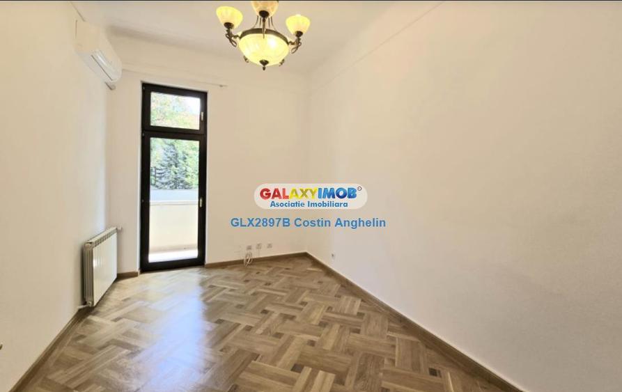 Casă cu 5 camere cu Teren 300 Mp în Dorobanți