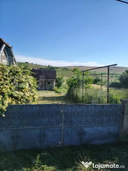 Casă cu 2 camere cu Teren 3750 Mp în Ceanu Mare
