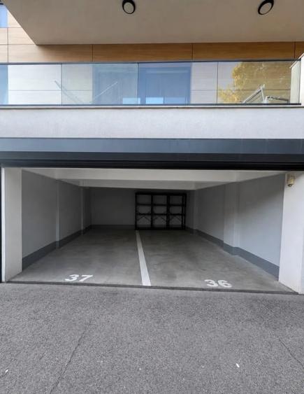 Apartament cu 3 camere semidecomandat, mobilat în P-ta Presei Libere