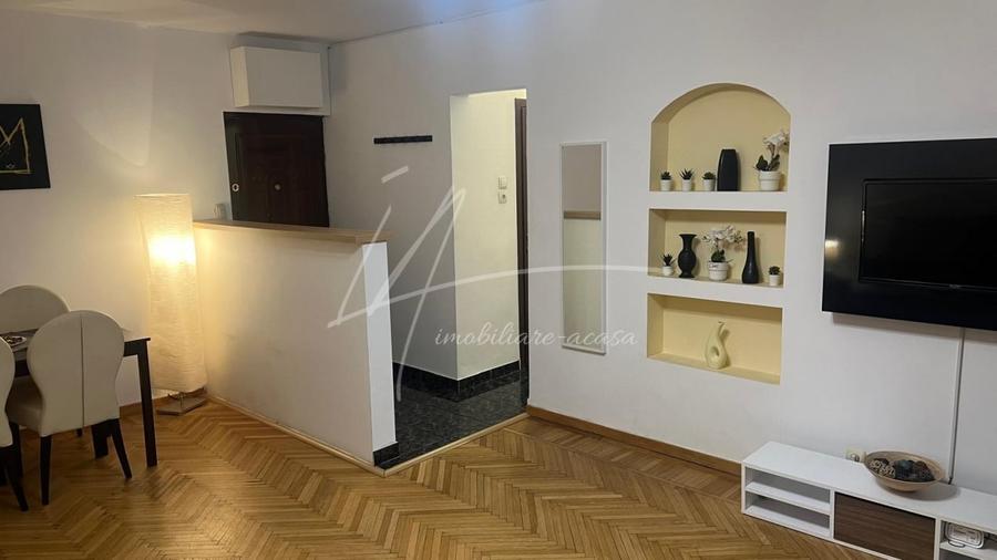 Apartament cu 2 camere semidecomandat, mobilat în Sala Palatului