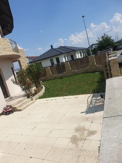 Casă cu 4 camere în Micești