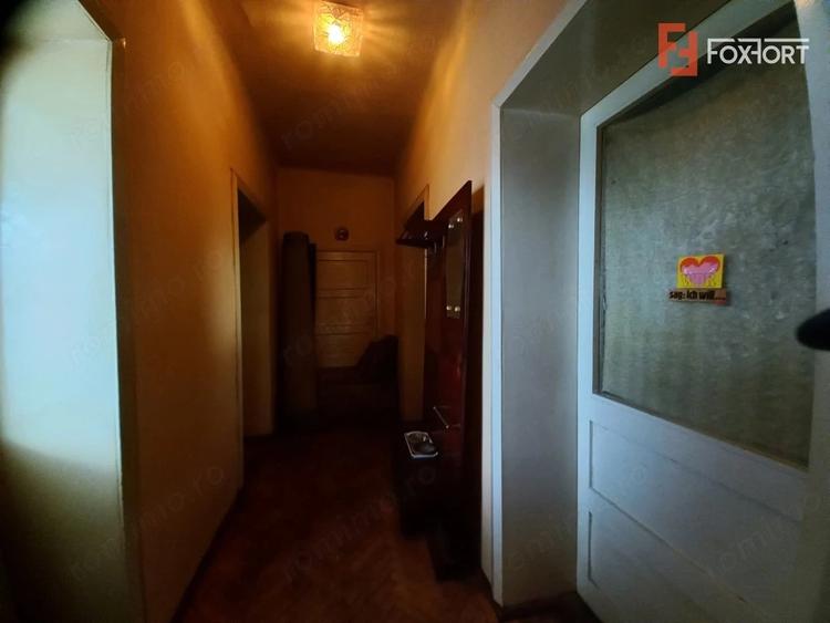 Casă cu 5 camere cu Canalizare în Crișan