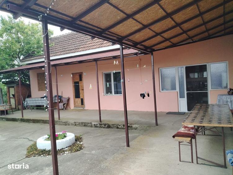 Casă cu 4 camere în Curtici