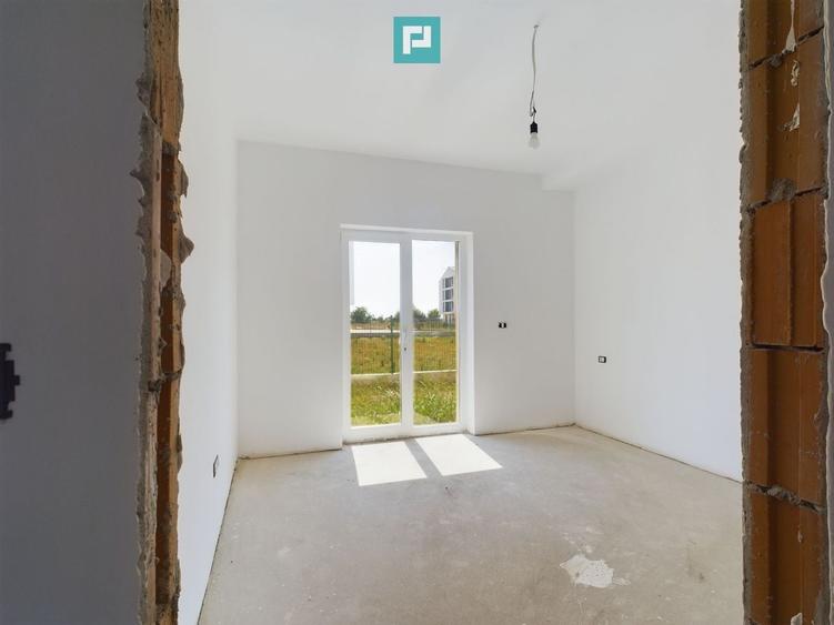 Apartament cu 3 camere semidecomandat în Torontalului