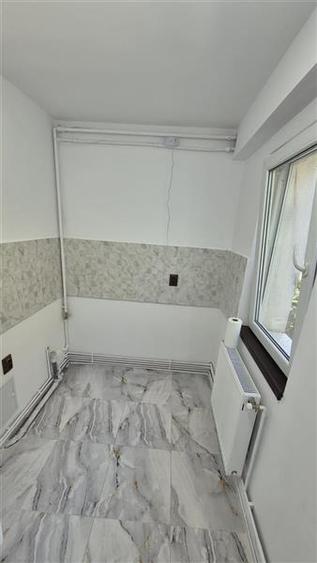 Apartament cu 3 camere semidecomandat în Tătărași