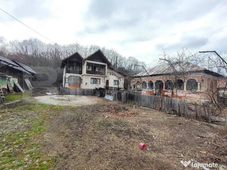 Casa tradi?ionala cu etaj ?i teren 2.080 mp | Cadastru ? - 2