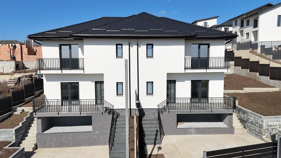 Duplex cu 4 camere cu Canalizare în Valea Lupului