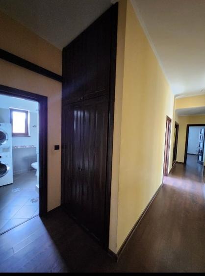 Apartament cu 3 camere decomandat, mobilat în Central
