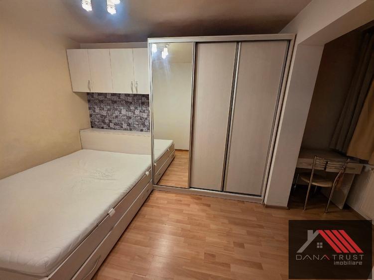 Apartament cu 3 camere semidecomandat, mobilat în Circumvalațiunii