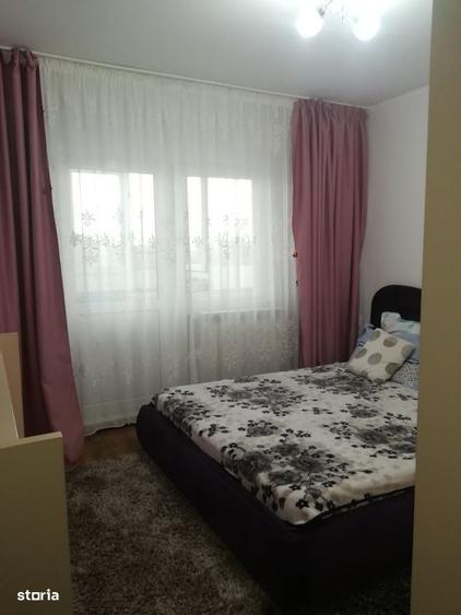 Apartament cu 4 camere decomandat în 1 Decembrie