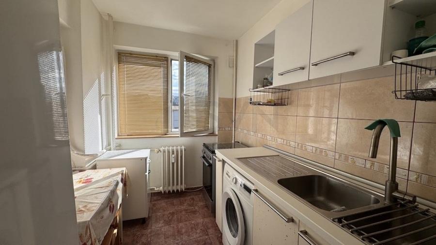 Apartament cu 3 camere semidecomandat, mobilat în Drumul Taberei