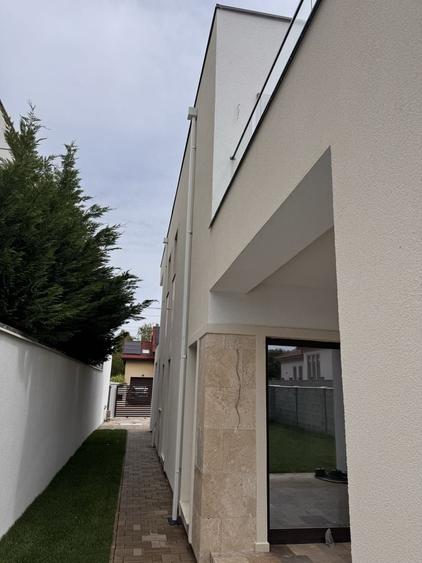 Casă cu 4 camere cu Teren 340 Mp în Dumbrăvița
