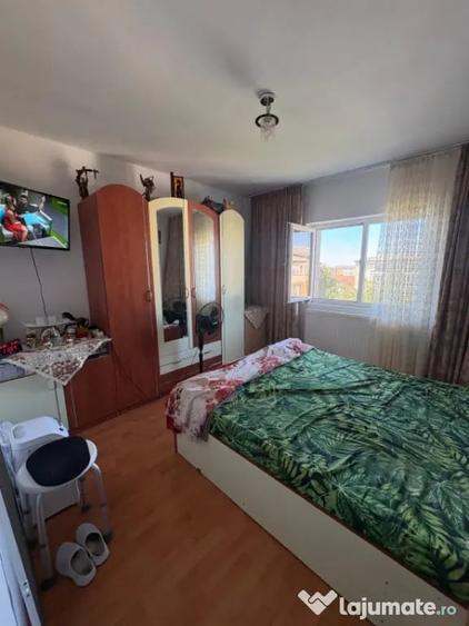 Apartament cu 3 camere decomandat în Vest