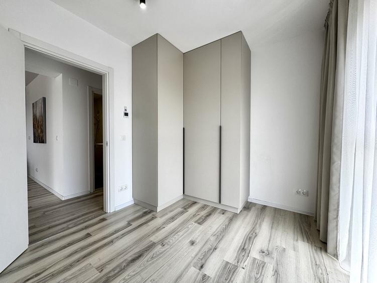 Apartament cu 3 camere decomandat, mobilat în Lipovei