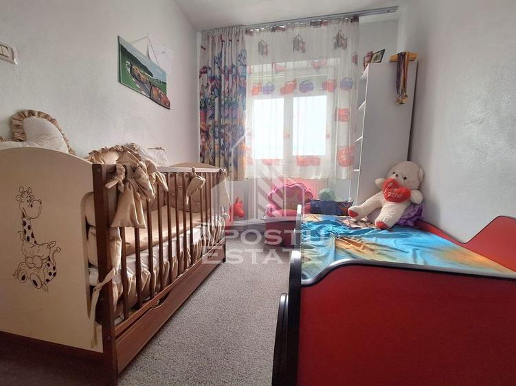 Apartament cu 3 camere decomandat, mobilat în Central