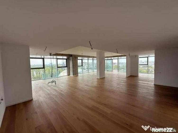 Apartament cu 4 camere decomandat în Floreasca