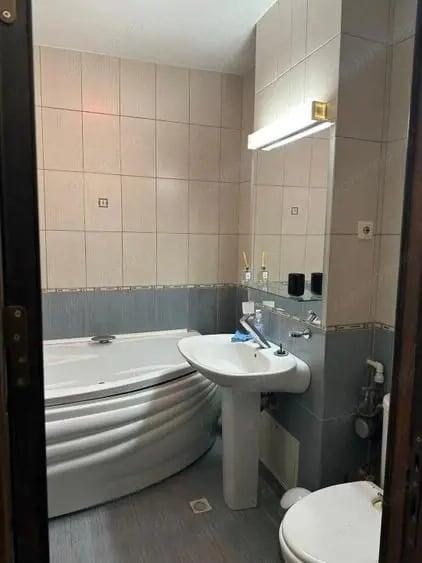 Apartament cu 2 camere decomandat în