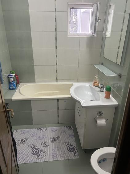 Apartament cu 3 camere decomandat în Drumul Carului