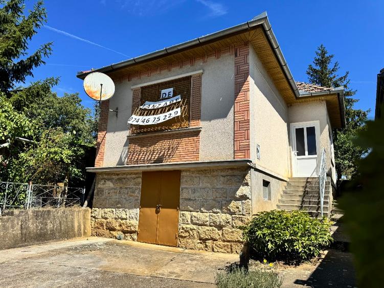 Casă individuală cu 3 camere cu Teren 1190 Mp în Periferie