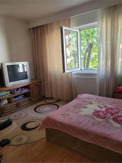 Apartament cu 3 camere semidecomandat în Banat